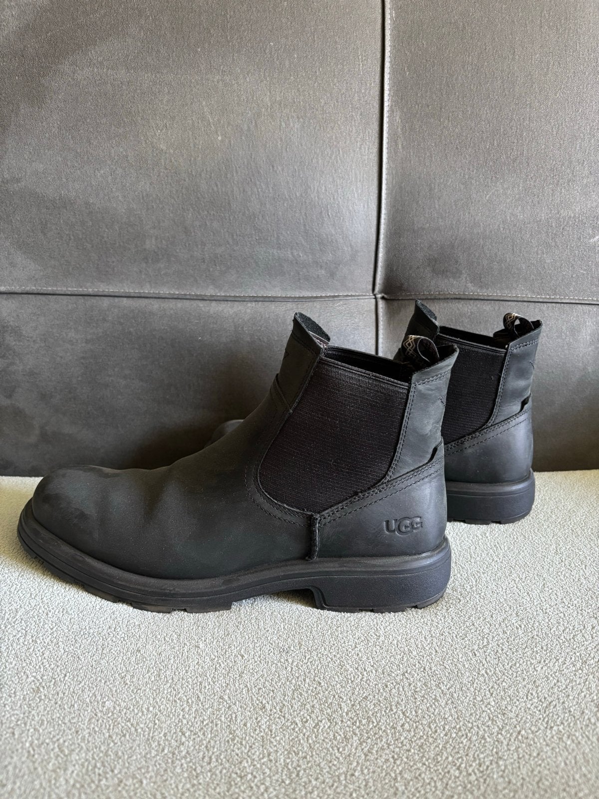 Zwarte Uggs -maat 43 Comfortabele en stijlvolle enkellaarzen, Ophalen of Verzenden, Gedragen, Zwart, Lage of Enkellaarzen
