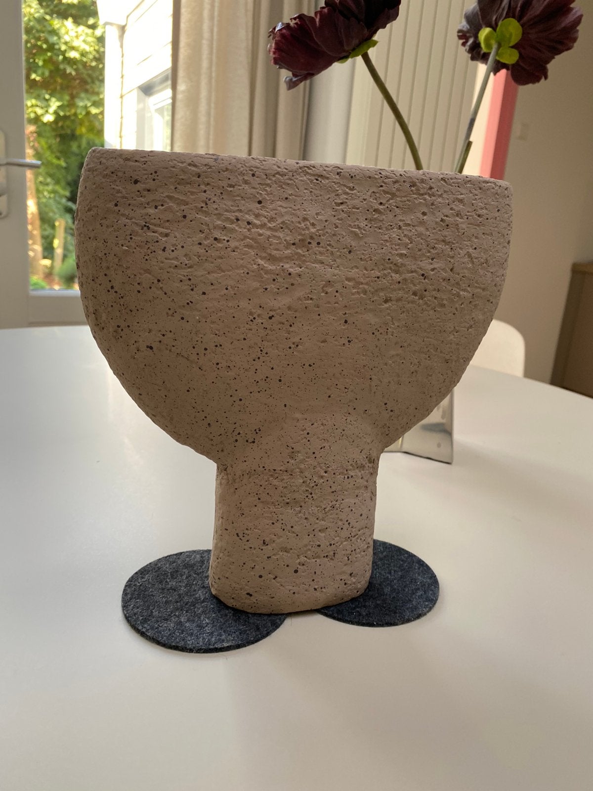 Vaas ceramiek/betonlook, Beige, Ophalen of Verzenden, Zo goed als nieuw, Steen/keramiek