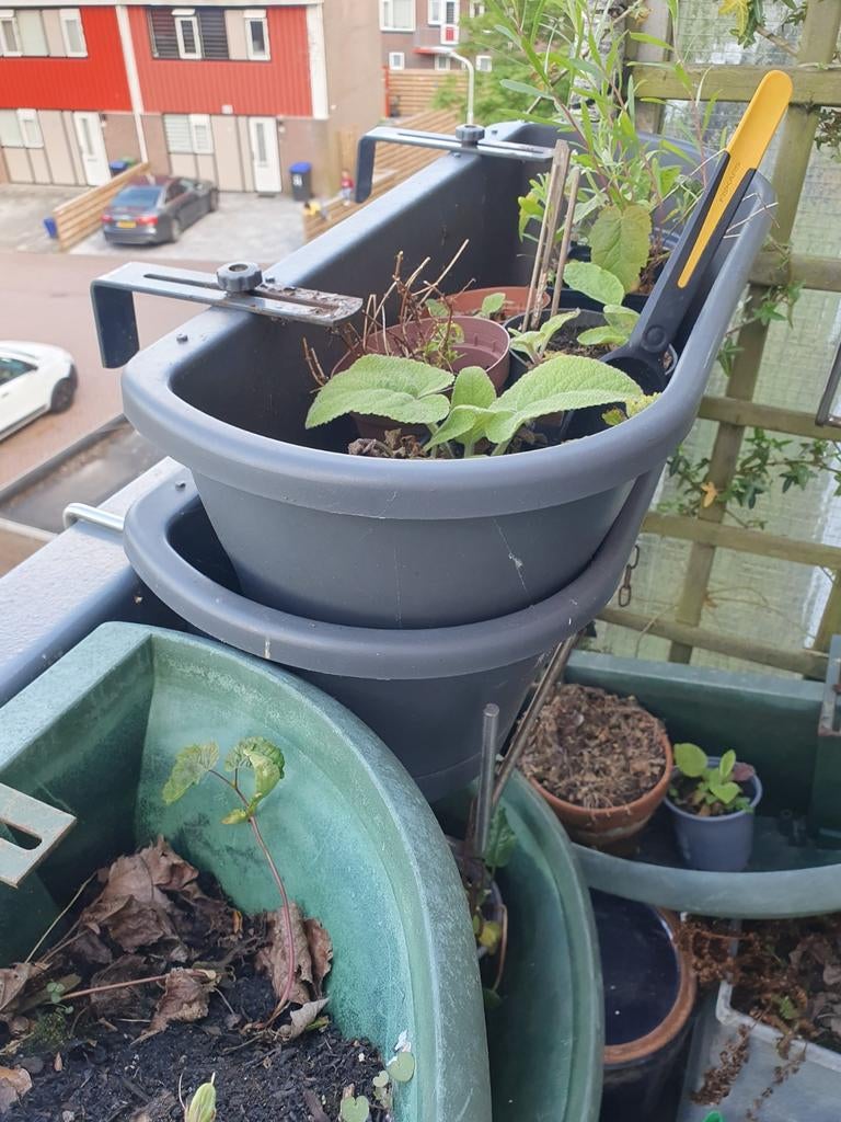Diverse balkon bloembakken met ophangsysteem, Ophalen, Kunststof, Gebruikt, Minder dan 30 cm