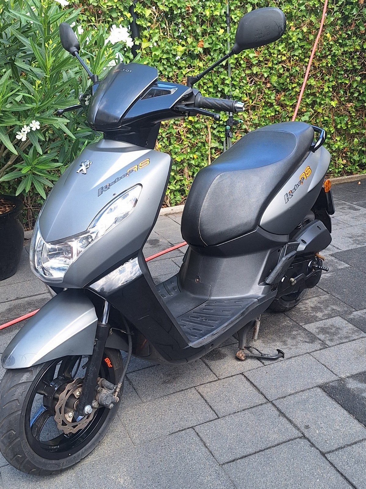 Peugeot kisbee snor scooter 6880 km, Ophalen, Zo goed als nieuw, Benzine, Peugeot