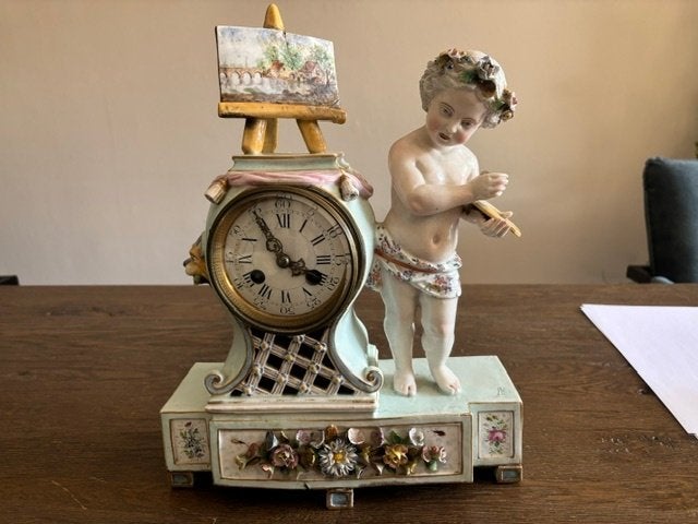 Antieke Franse porseleinen schouwklok met cherub, Antiek en Kunst, Ophalen