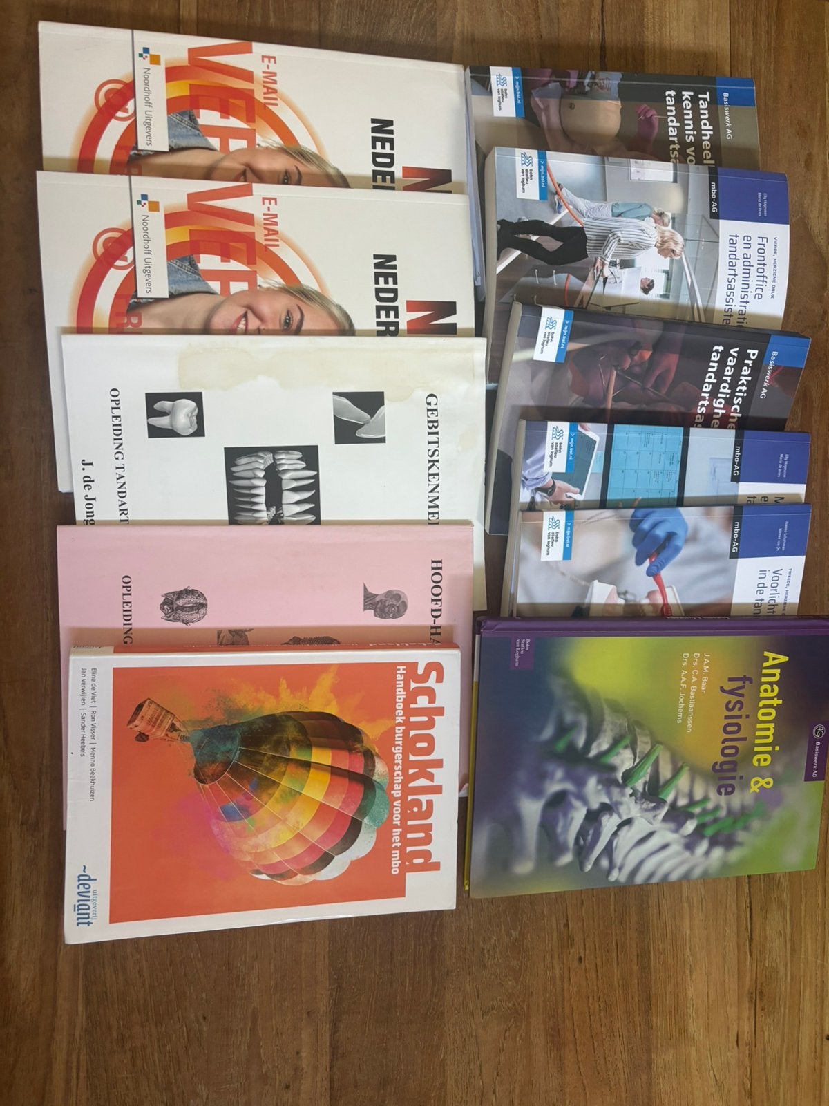 School, studieboeken voor de opleiding tandarts assistente, Ophalen of Verzenden, Zo goed als nieuw