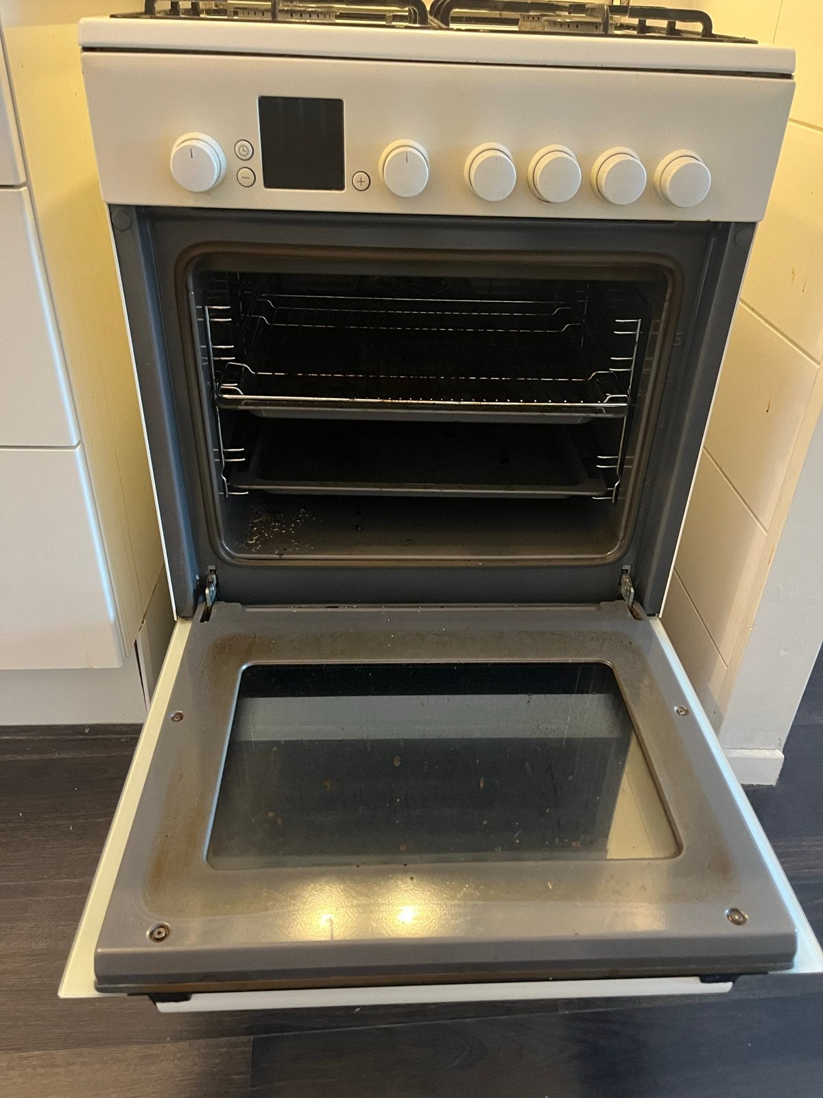 Bosch Vrijstaand Gasfornuis met Oven - Wit, Ophalen, Gebruikt, Grill, 4 kookzones