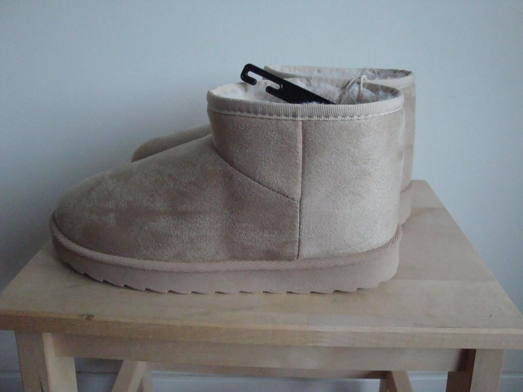 Nieuwe zand beige lage laarzen. Maat 39., Kleding | Dames, Schoenen, Beige, Lage of Enkellaarzen, Nieuw, Ophalen of Verzenden