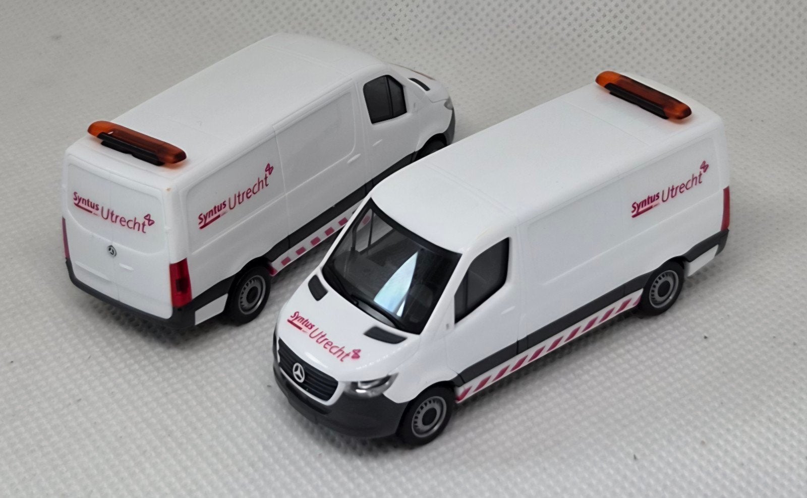 MB Sprinter Syntus Utrecht Eigenbouw, Hobby en Vrije tijd, Ophalen of Verzenden, Zo goed als nieuw, Auto, Herpa