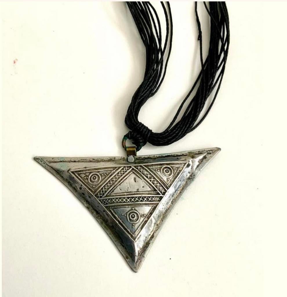 Hanger Toeareg, Sieraden, Tassen en Uiterlijk, Verzenden, Zo goed als nieuw, Overige materialen