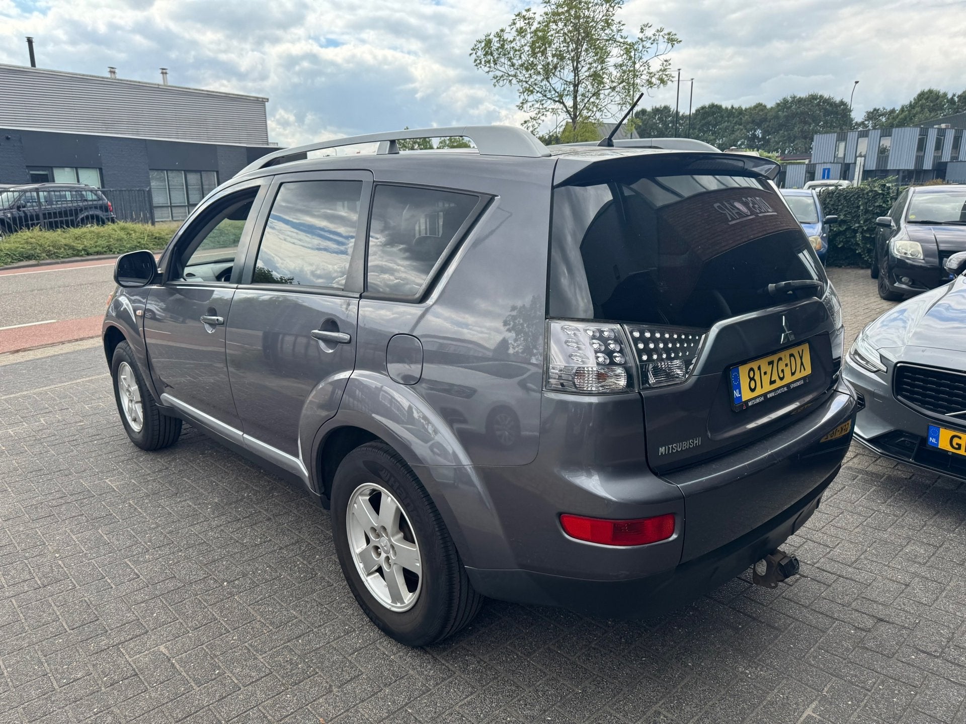Mitsubishi Outlander 2.4 Intro Edition 2WD AIRCO LMV TREKHAA, Auto's, Voorwielaandrijving, 4 cilinders, 1465 kg, Bedrijf
