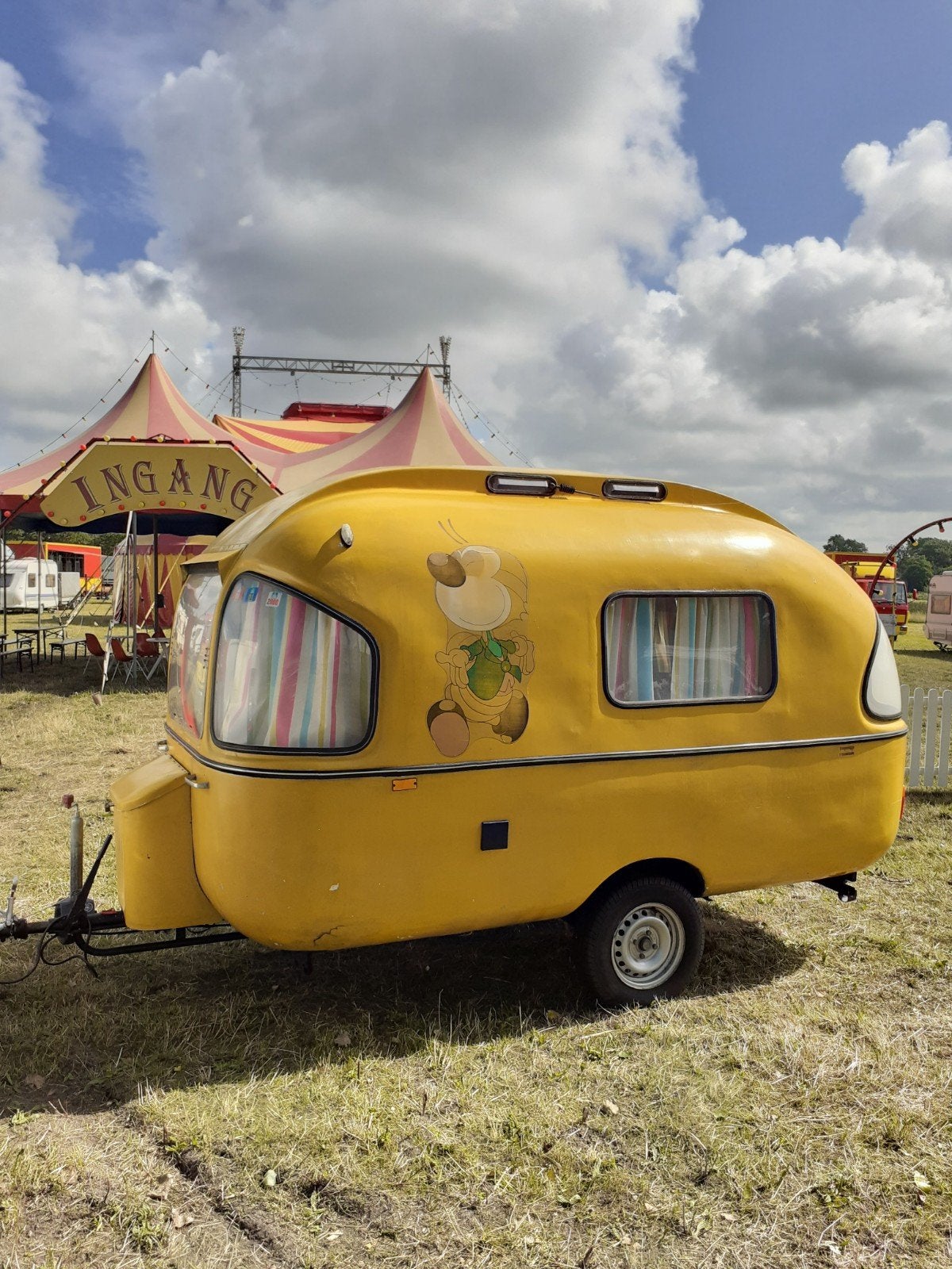 Unieke BIOD Oldenzaal caravan - Retro en Compact, 500 - 750 kg, Koelkast