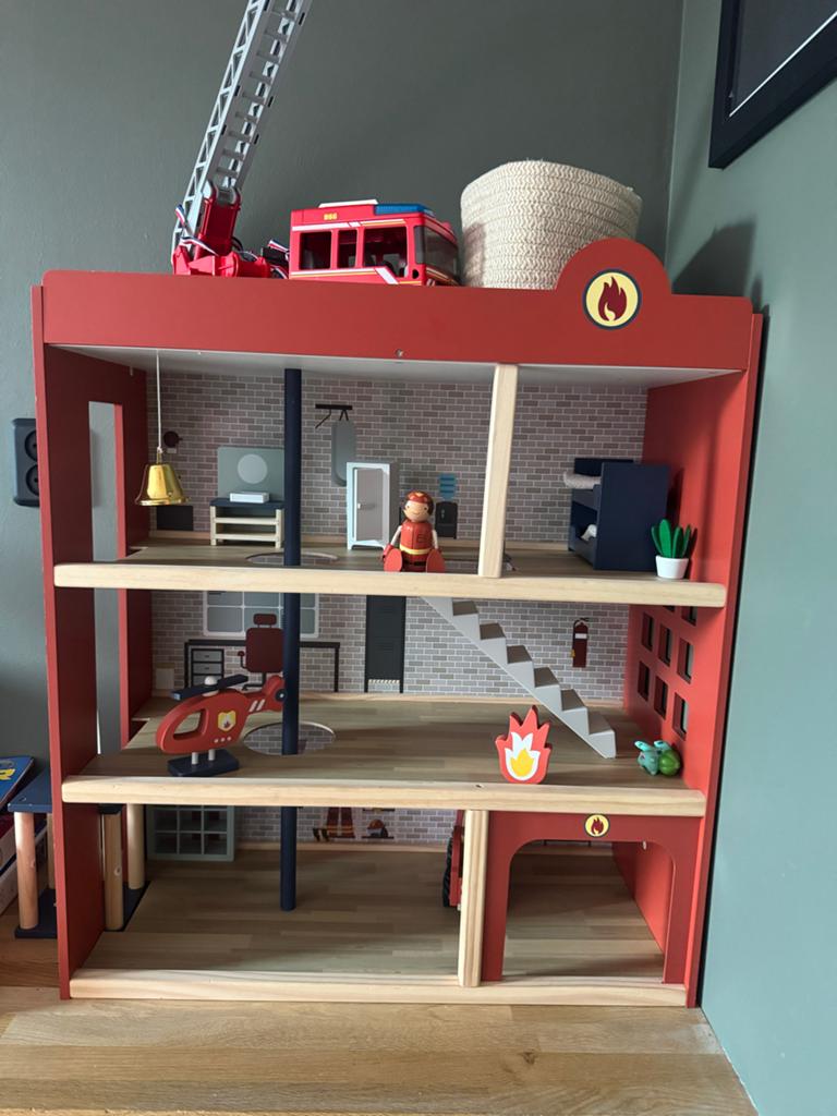 Super leuk brandweer poppenhuis met accessoires, Ophalen, Gebruikt, Overige typen