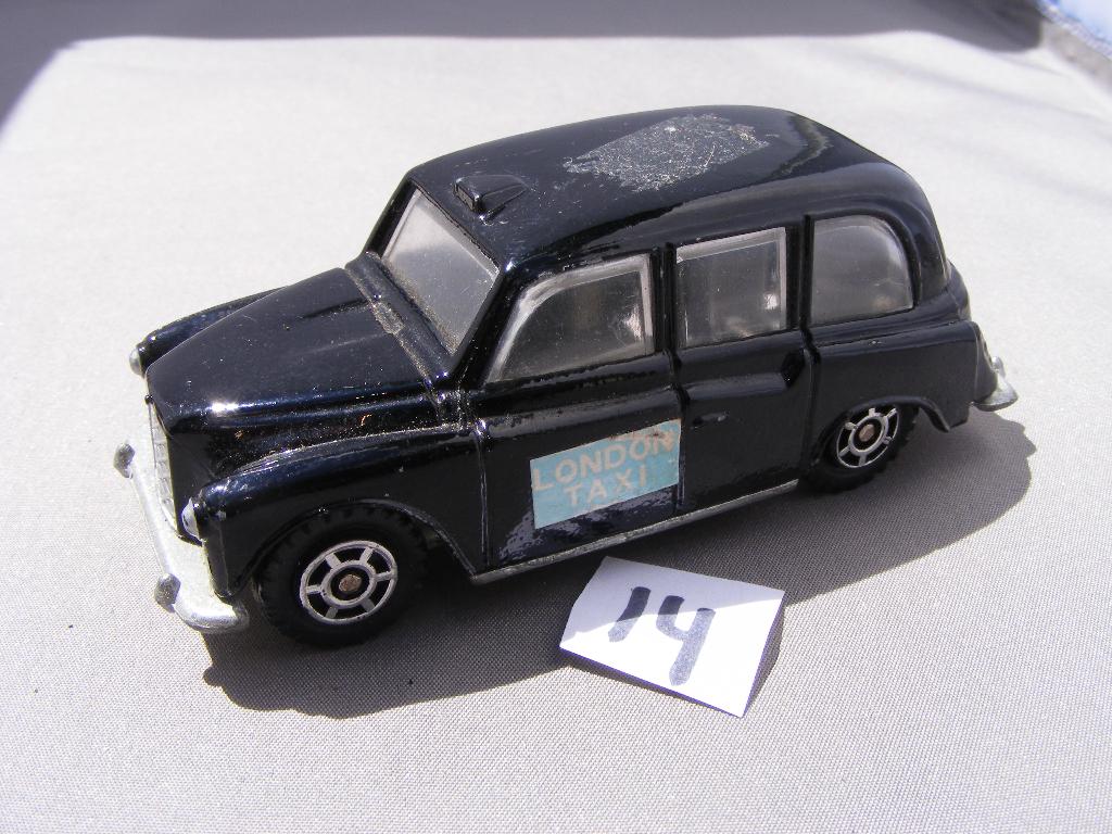 Austin fx4 london taxi, persuad 3 inch (14), Ophalen of Verzenden, Gebruikt, Auto
