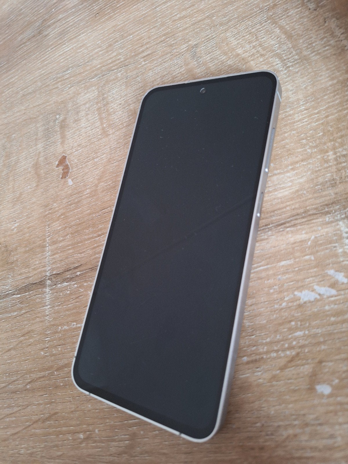 Foto 3 van Samsung Galaxy S24 FE 128GB Geel compleet met lader en hoes