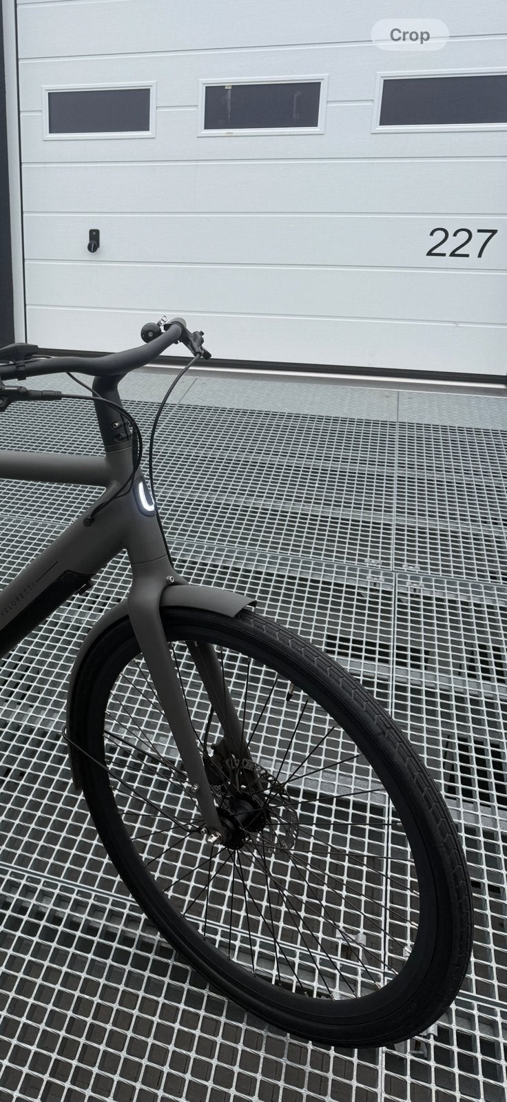 Looking for Veloretti One black front wheel, 59 cm of meer, Ophalen, Zo goed als nieuw