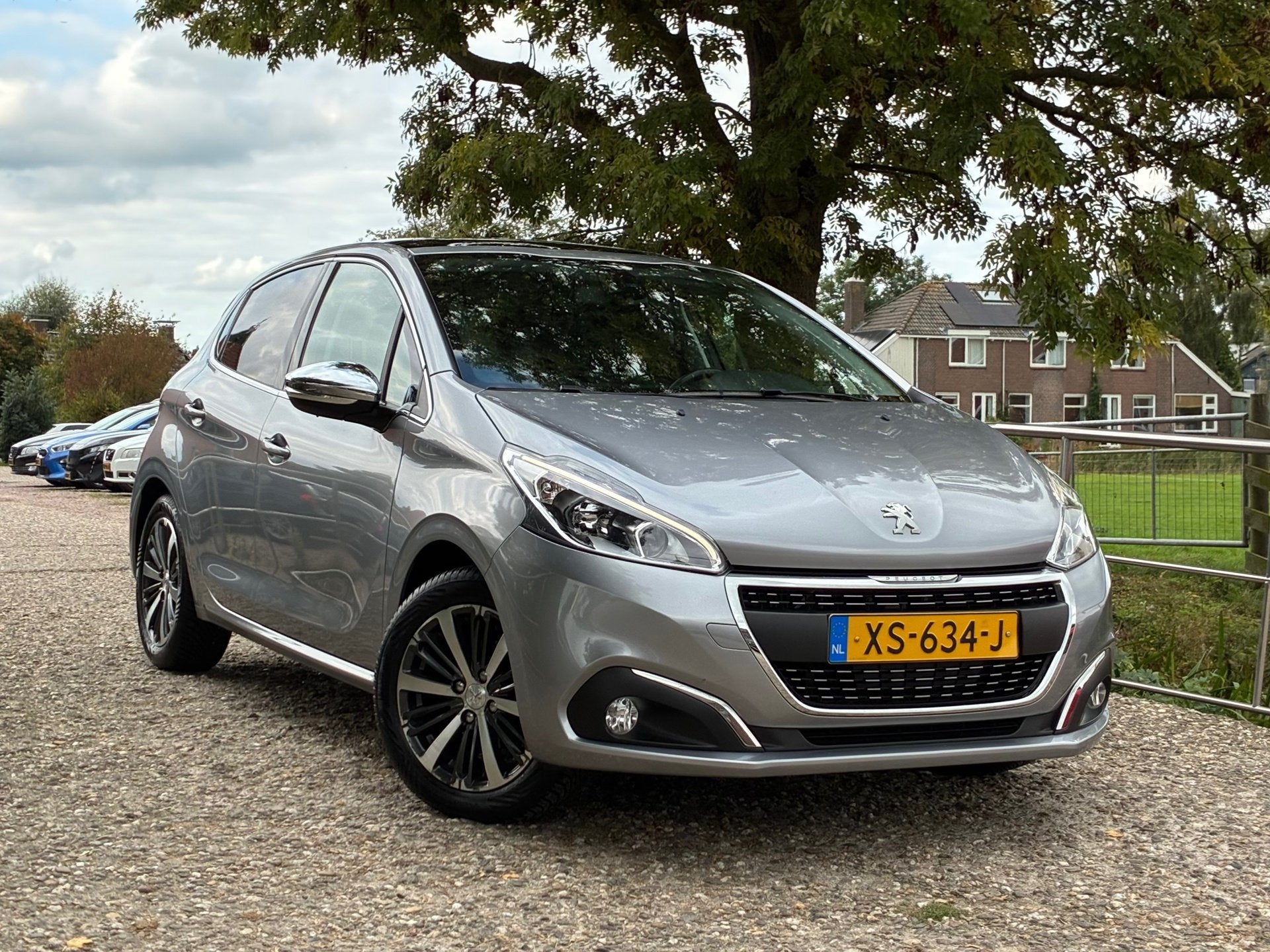 Peugeot 208 1.2 PureTech Allure | Pano + Cruise + Clima €, Voorwielaandrijving, Stof, Gebruikt, 1199 cc