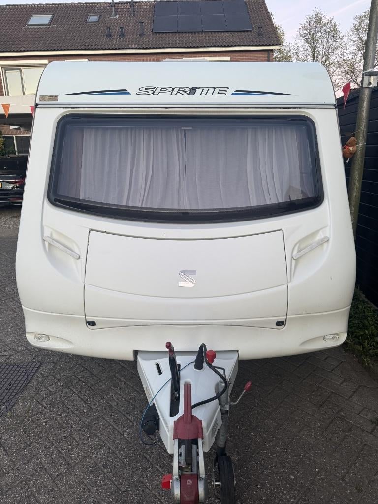 Sprite Super 490 met lengtebedden, rookvrij en met mover, Caravans en Kamperen, Rondzit, Particulier, 2 aparte bedden, Kachel