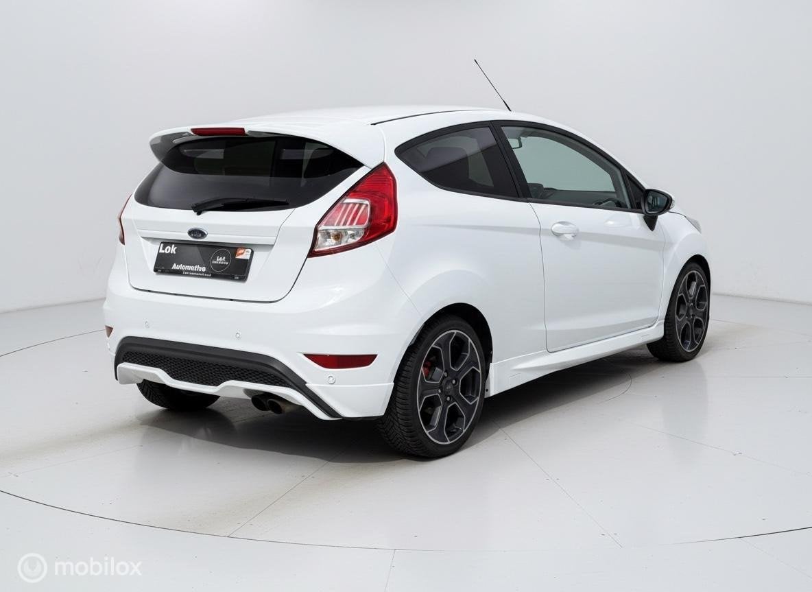 Ford Fiesta 1.6 ST200 LED|AIRCO|STOELVERW|200PK|LEDER, Voorwielaandrijving, 1596 cc, 1063 kg, Gebruikt