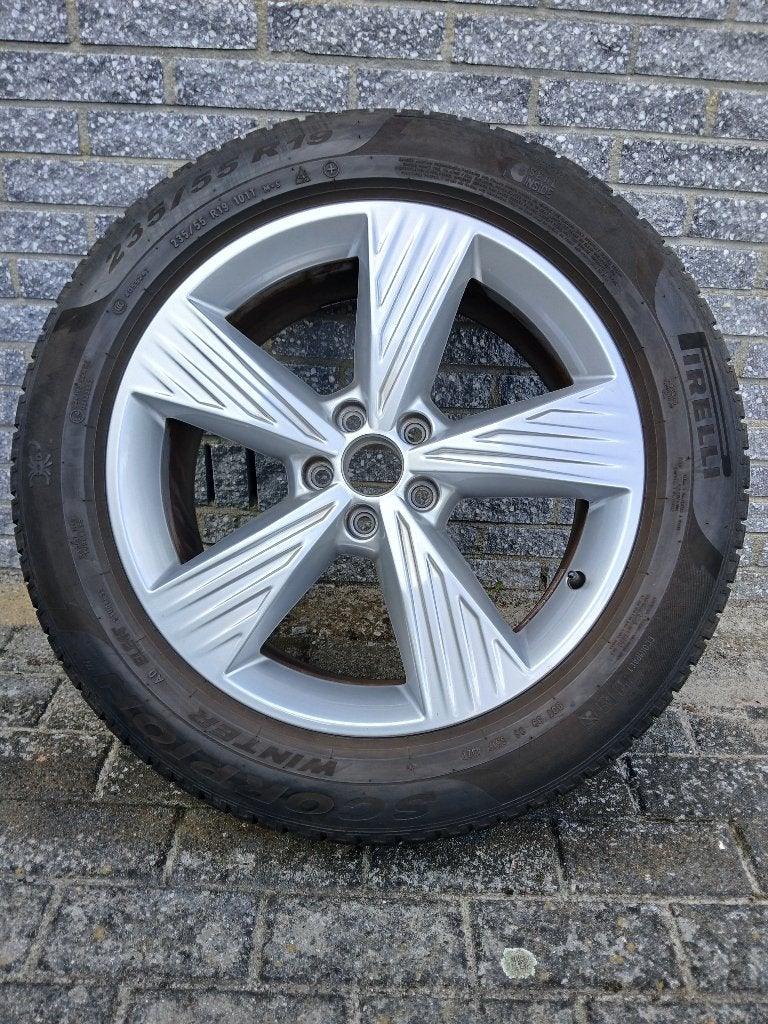19' Audi Q4 e-tron velgen met winterbanden, Auto-onderdelen, Gebruikt, 255 mm, Banden en Velgen, Winterbanden