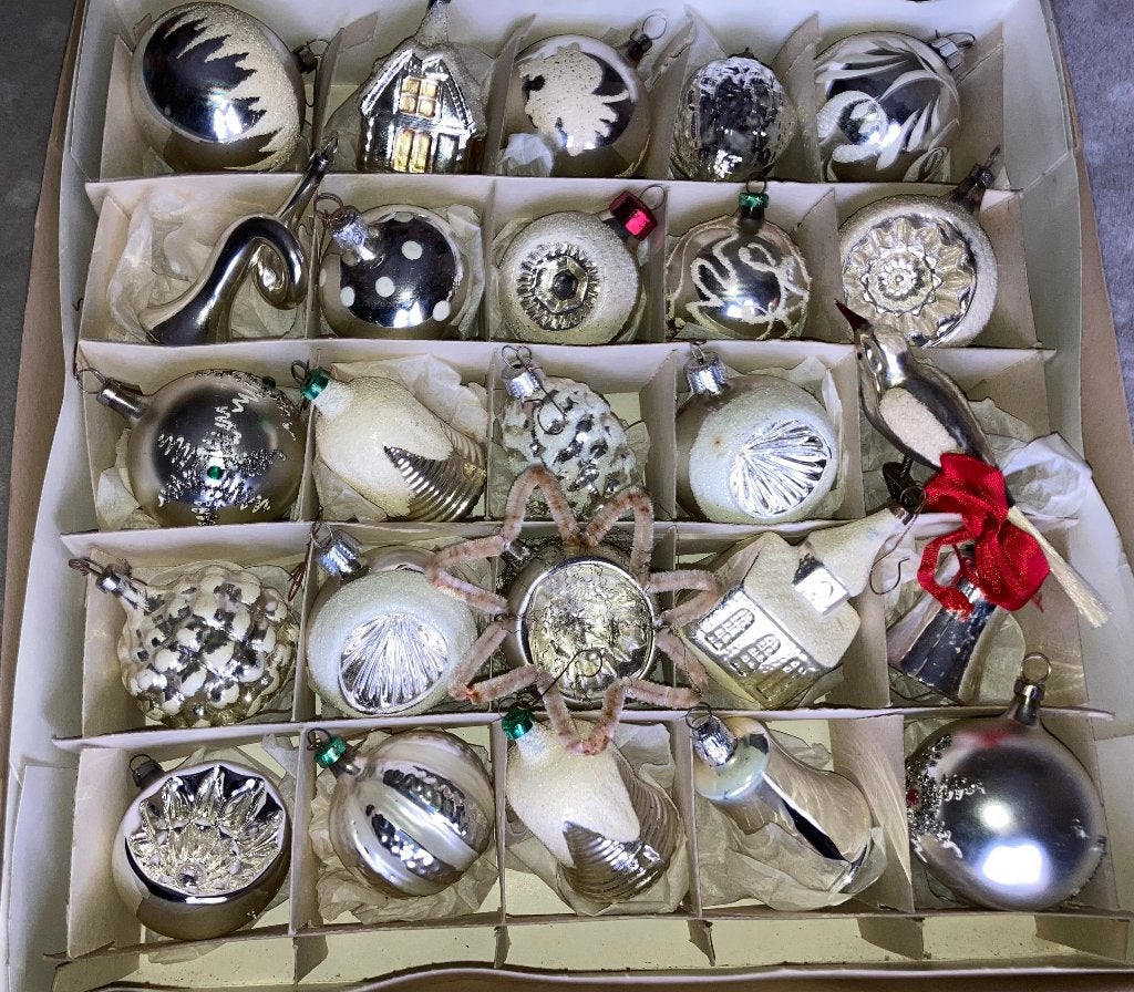 Oude kerstbal ornament in doos nr 102, Diversen, Kerst, Ophalen of Verzenden, Nieuw