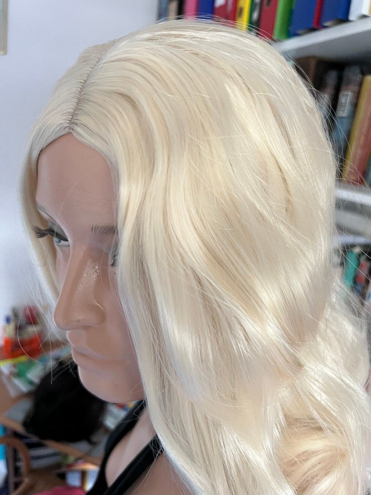 mooie lange blonde pruik voor een feestje of etalagepop, Ophalen of Verzenden, Nieuw, Pruik of Haarverlenging