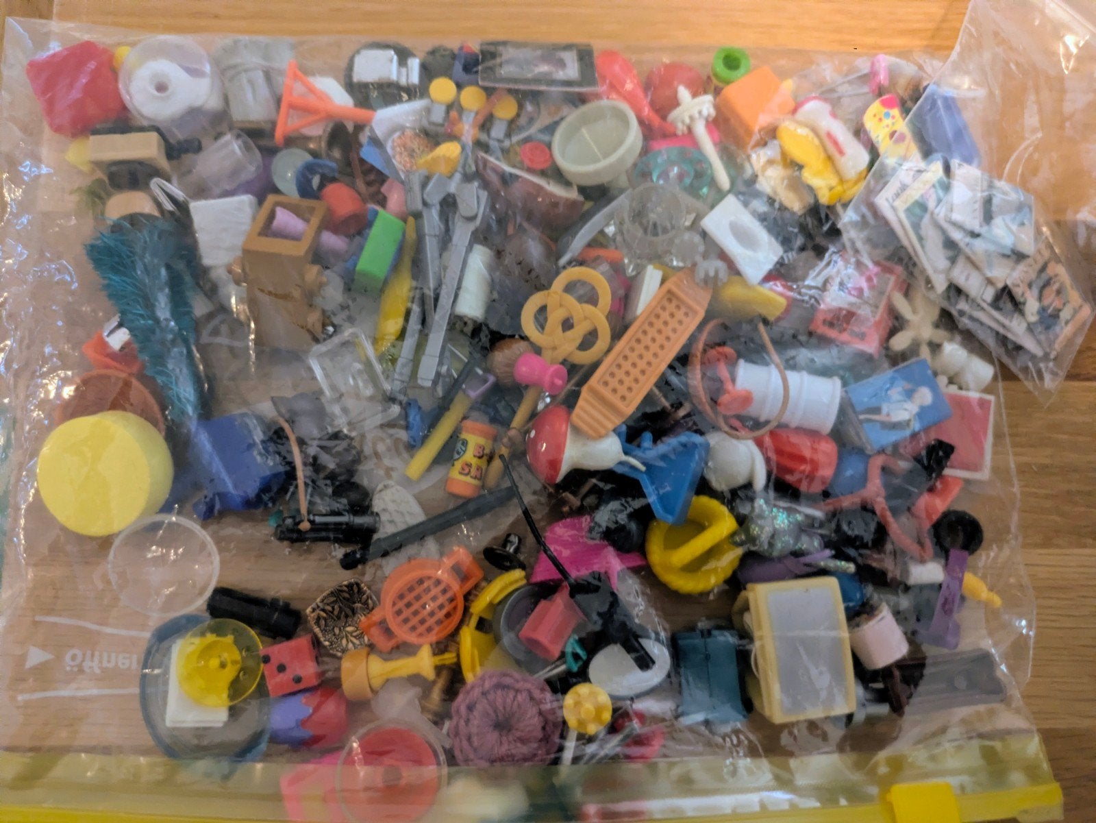 Heel veel Mini spulletjes het poppenhuis, Verzamelen, Poppenhuizen en Toebehoren, Ophalen of Verzenden, Zo goed als nieuw, Poppenhuis