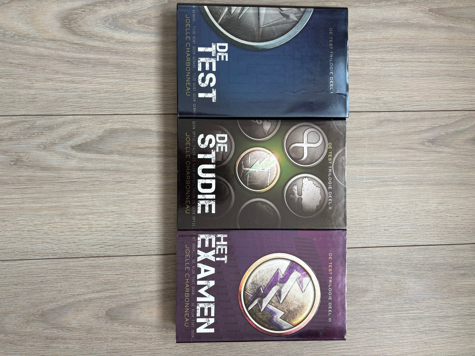 De Test Trilogie - Joelle Charbonneau (Hardcover, Nieuw), Boeken, Ophalen of Verzenden, Nieuw