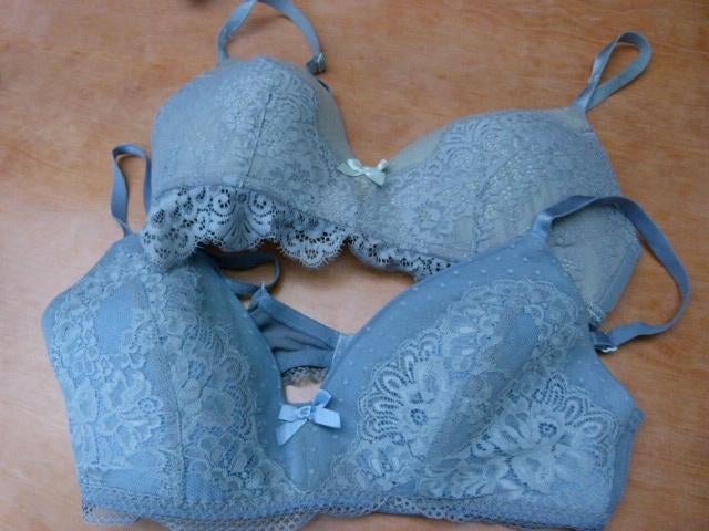 Twee BH's padded grijs en blauw maat 85 C, Hunkemöller, Verzenden, Overige kleuren, BH