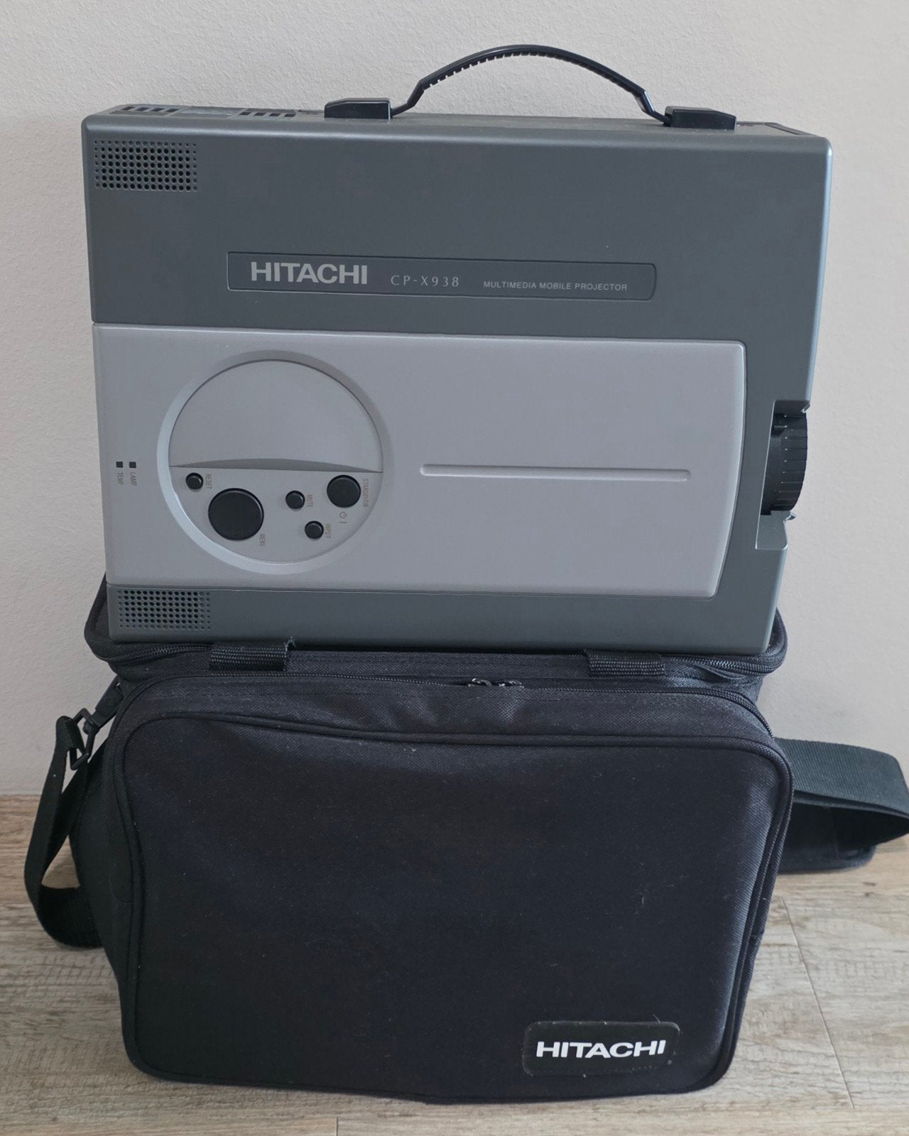 Hitachi CP-X938 LCD Projector met handleiding en tas, Gebruikt, Ophalen of Verzenden, LCD, Overige resoluties