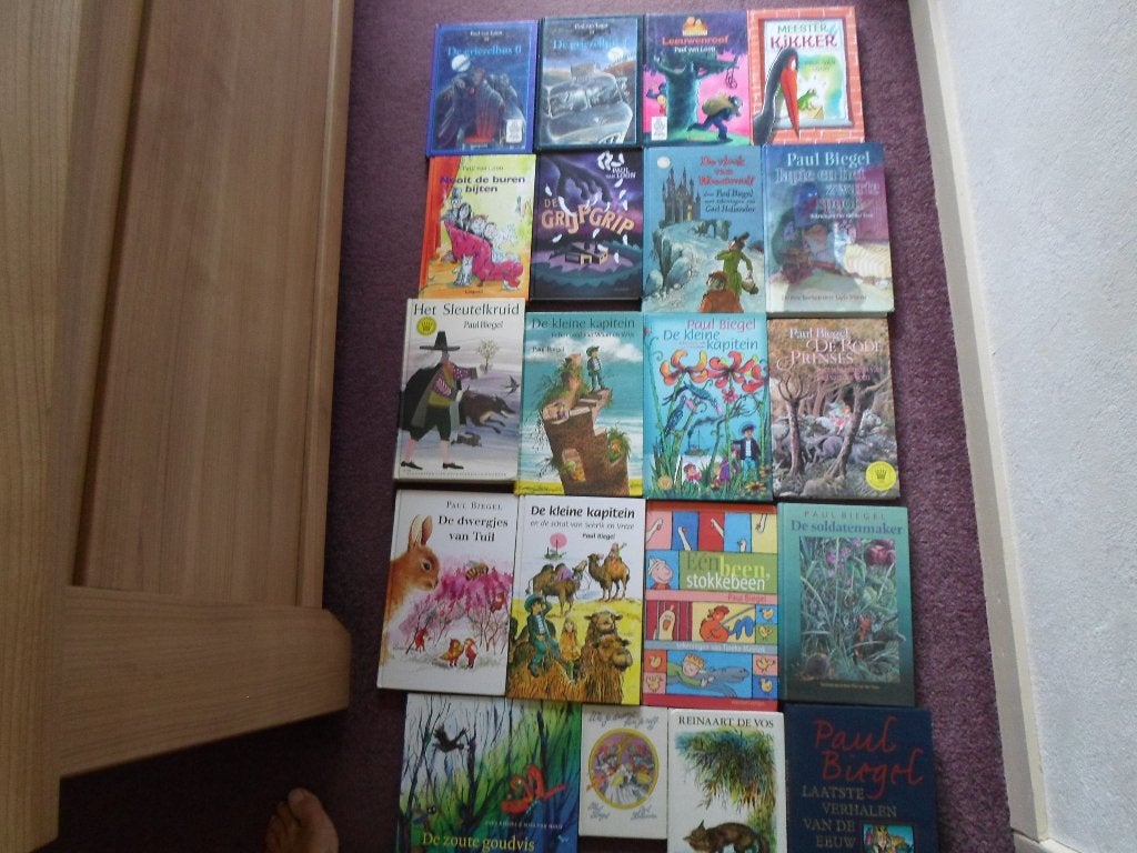 De  kleine  kapitein   en    nog   19  andere., Boeken, Ophalen of Verzenden, Zo goed als nieuw, Paul Biegel, Fictie algemeen