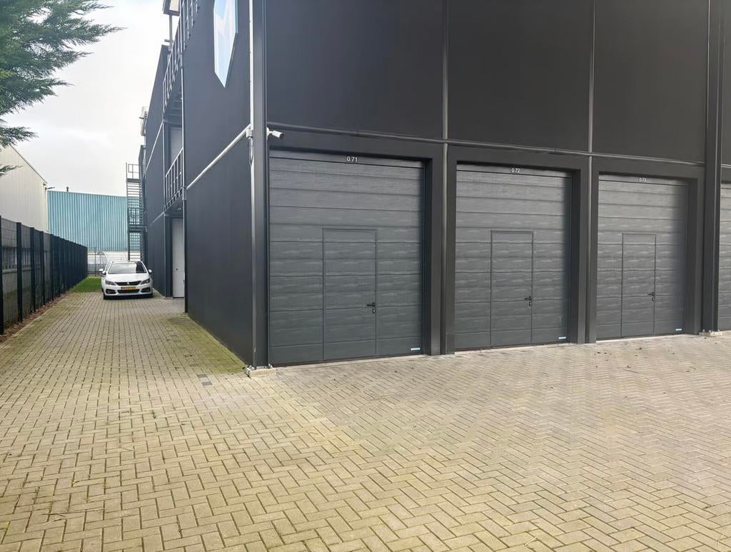 Te huur : Garagebox / opslagruimte 24 m2
