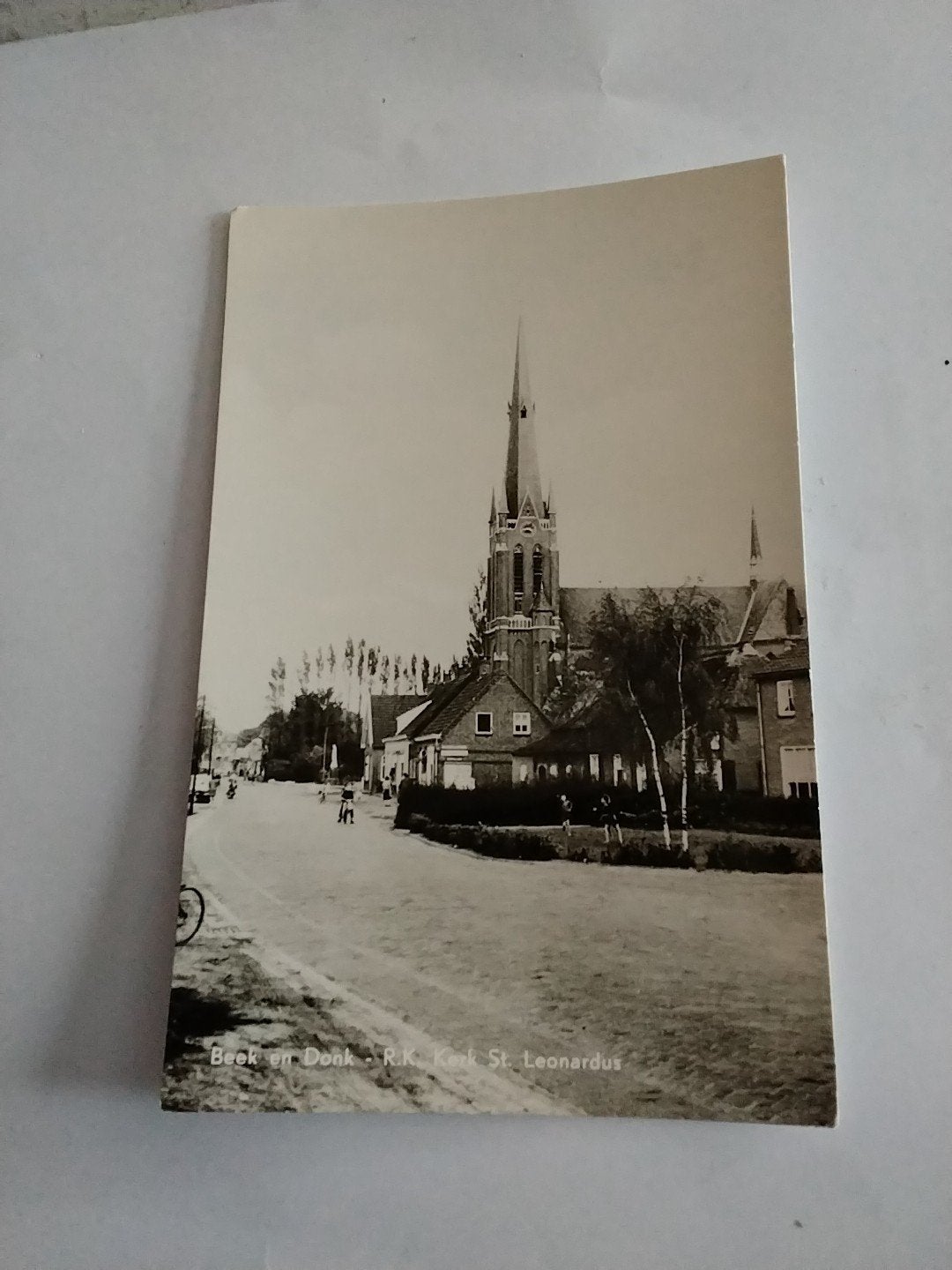 Oude Ansichtkaart Beek en Donk - R.K. Kerk St. Leonardus, Ophalen of Verzenden, 1920 tot 1940, Ongelopen, Noord-Brabant