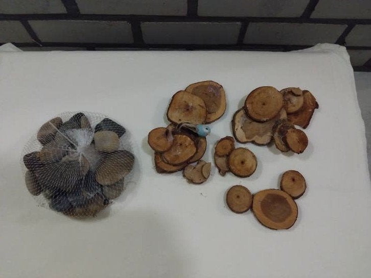 Decoratieve houten schijven en sierstenen, Hobby en Vrije tijd, Ophalen, Gebruikt, Overige typen