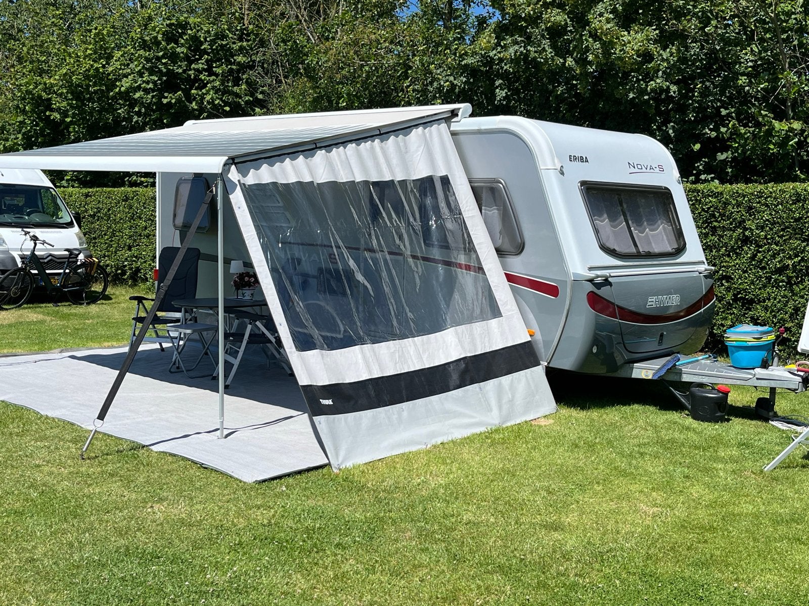 Eriba Nova 545 S: Luxe caravan met mover en airco, Rondzit, Particulier, Luifel, Eriba