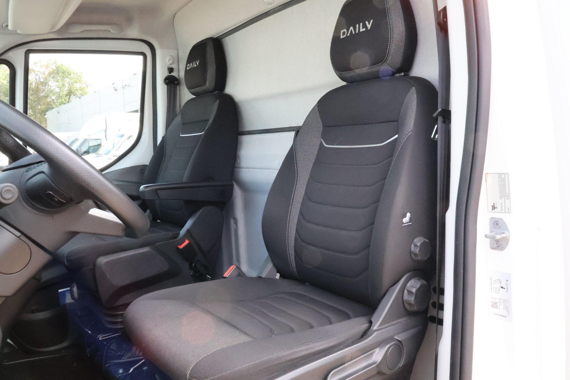 Iveco Daily 35C14 Automaat Koelwagen Bakwagen met Laadklep, Automaat, Gebruikt, Euro 6, Iveco