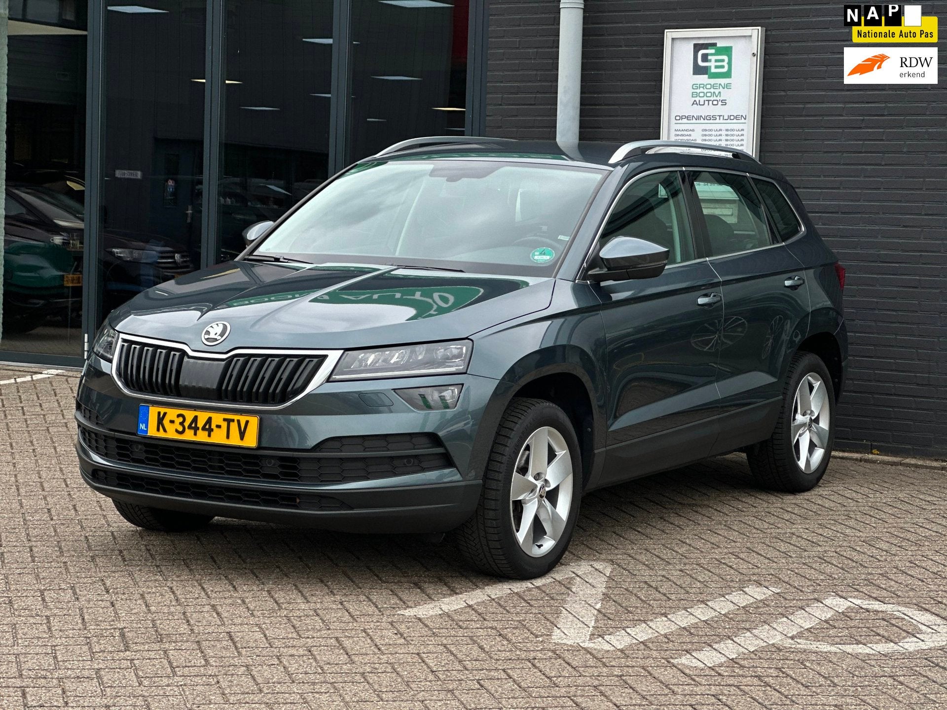 Skoda Karoq 1.0 TSI Business Edition Plus/1STE EIG/CARPLAY/C, Auto's, Voorwielaandrijving, Dealer onderhouden, Gebruikt, Euro 6