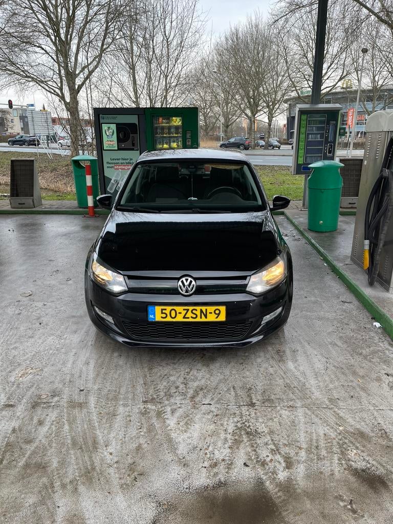 Volkswagen Polo 1.2 uit 2011 FULL: CRUISE,CLIMAT,NAVI,CAMERA, Voorwielaandrijving, 74 pk, 1199 cc, 96 €/maand