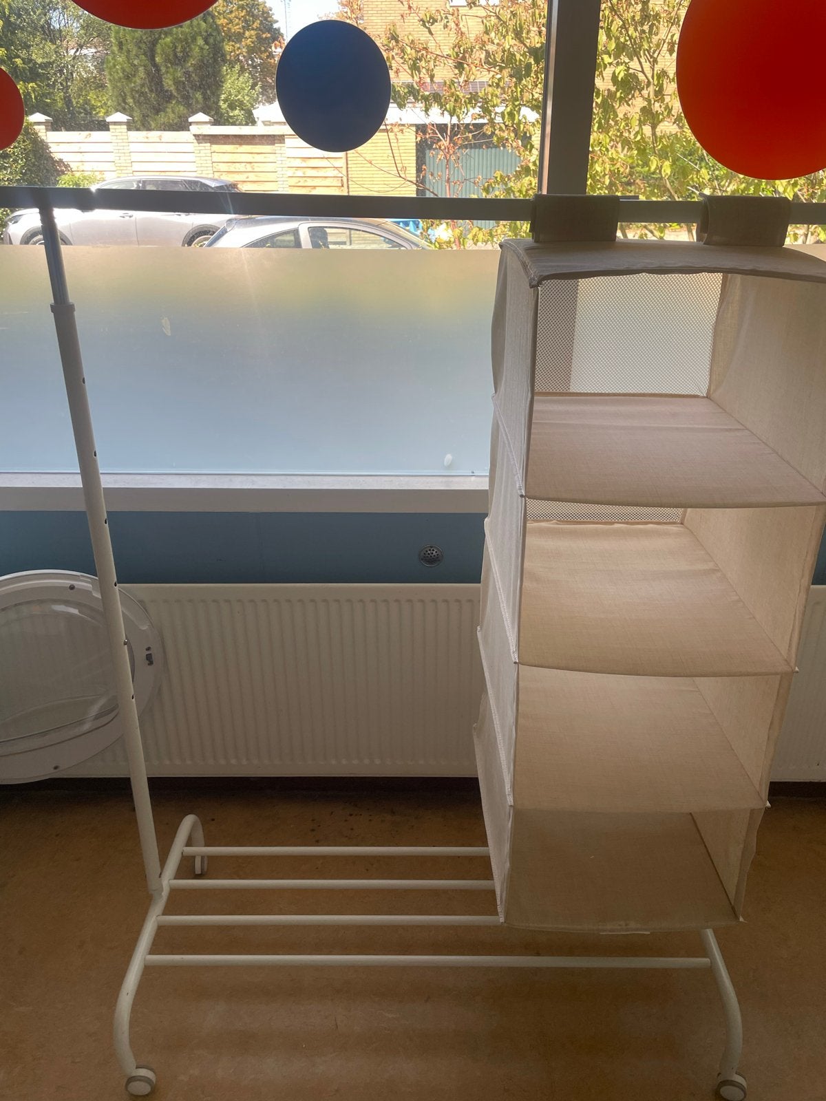 Ikea kledingrek met hangende opberger en wielen, Ophalen, Met wielen, Gebruikt