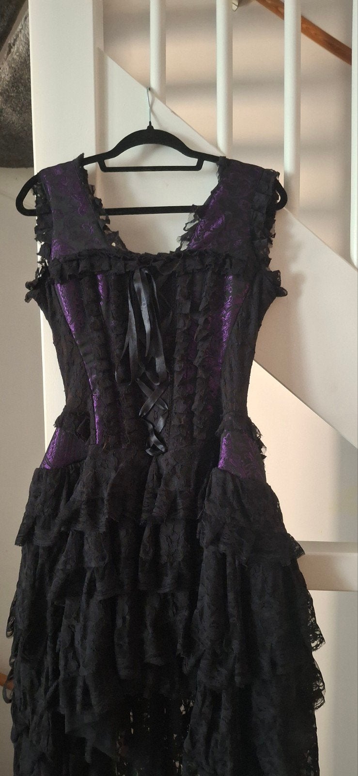 Gothic Victoriaanse Jurk - Zwart met Paars Kant, Maat 38/40 (M), Zwart, Ophalen of Verzenden, Onder de knie