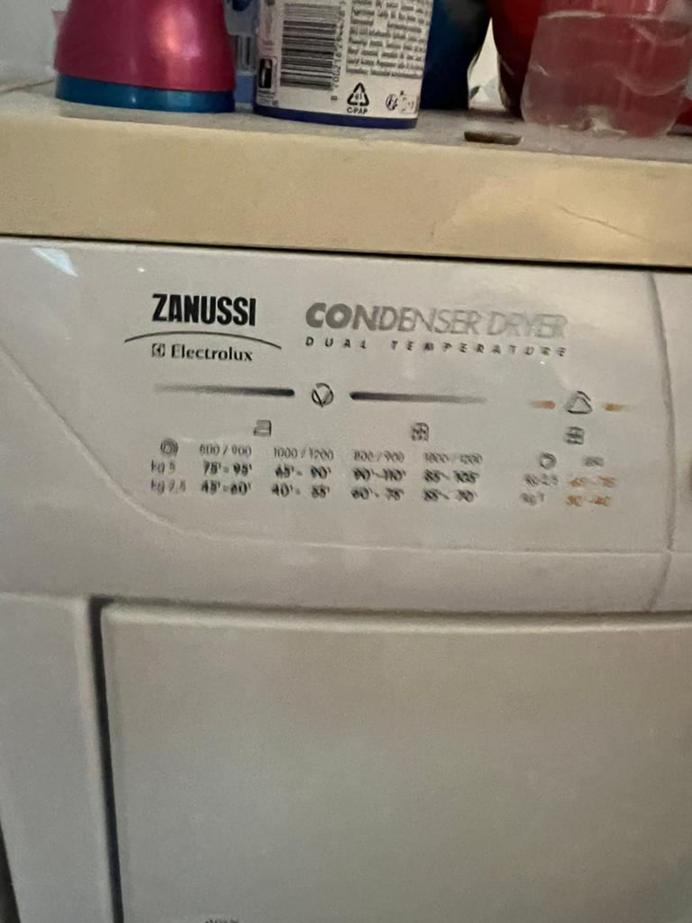 Condensdroger Zanussi, Ophalen, 6 tot 8 kg, Gebruikt, Voorlader