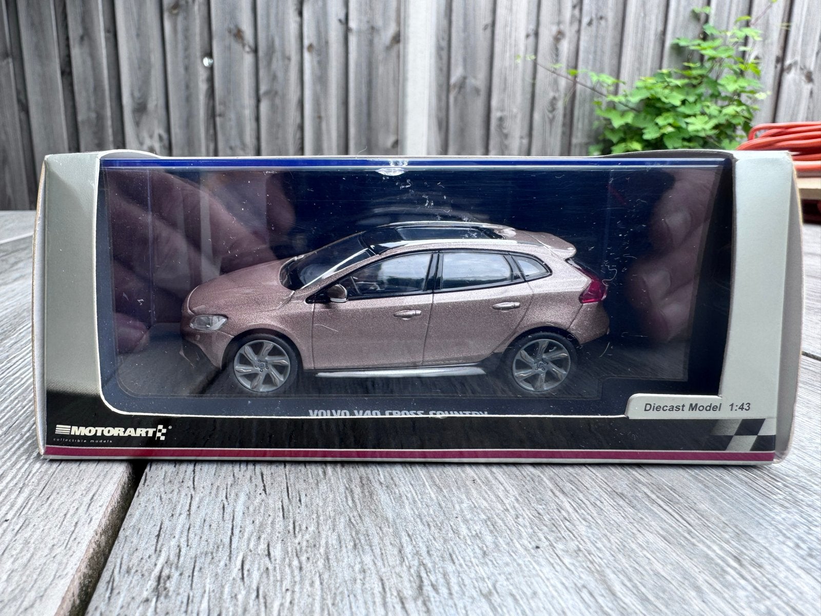 Volvo V40 Cross Country 1:43 - Motorart, Hobby en Vrije tijd, Modelauto's | 1:43, Nieuw, Auto, Overige merken, Ophalen of Verzenden