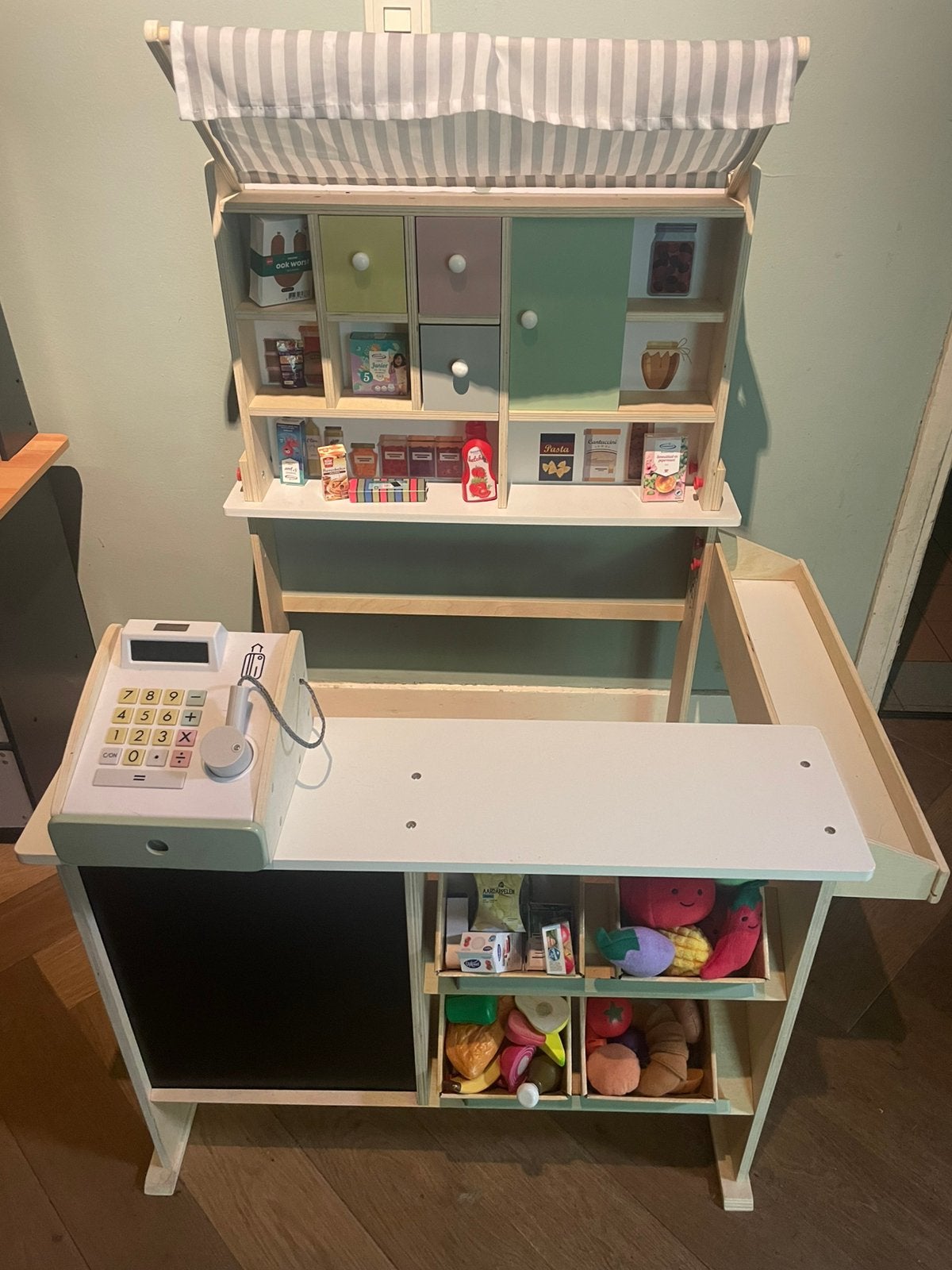 Houten speelwinkel met kassa/scanner en producten, Ophalen, Zo goed als nieuw