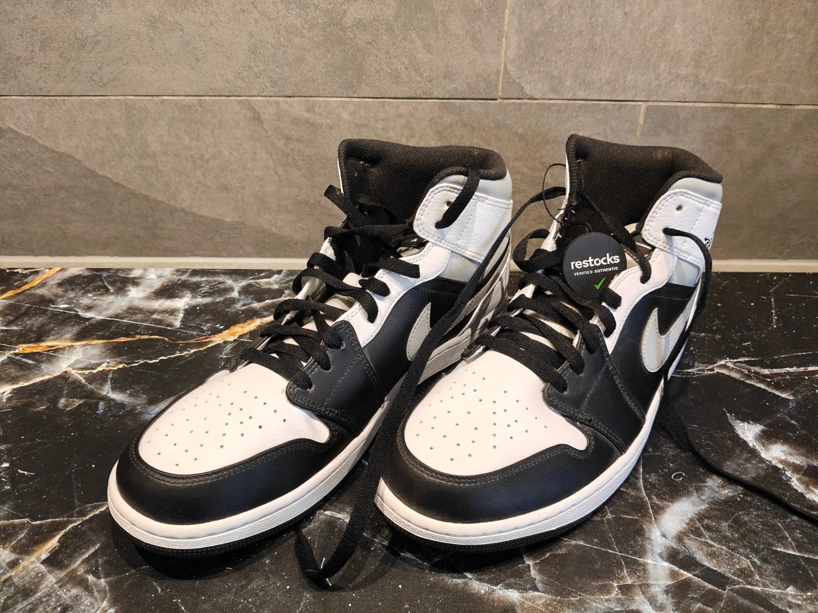 Nike Air Jordan 1 mid white shadow nieuw, Wit, Nieuw, Ophalen of Verzenden, Sneakers of Gympen