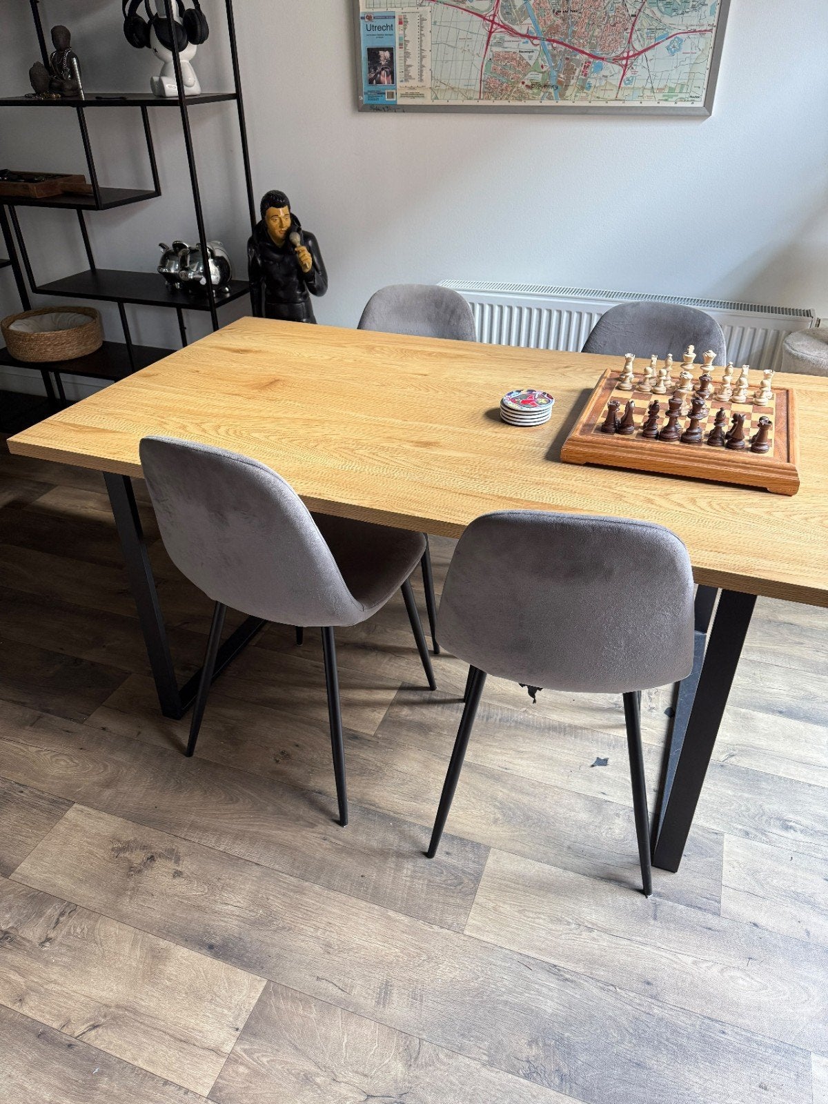 Eikenhouten eettafel met metalen onderstel, Zo goed als nieuw, Modern industrieel, 150 tot 200 cm, Rechthoekig