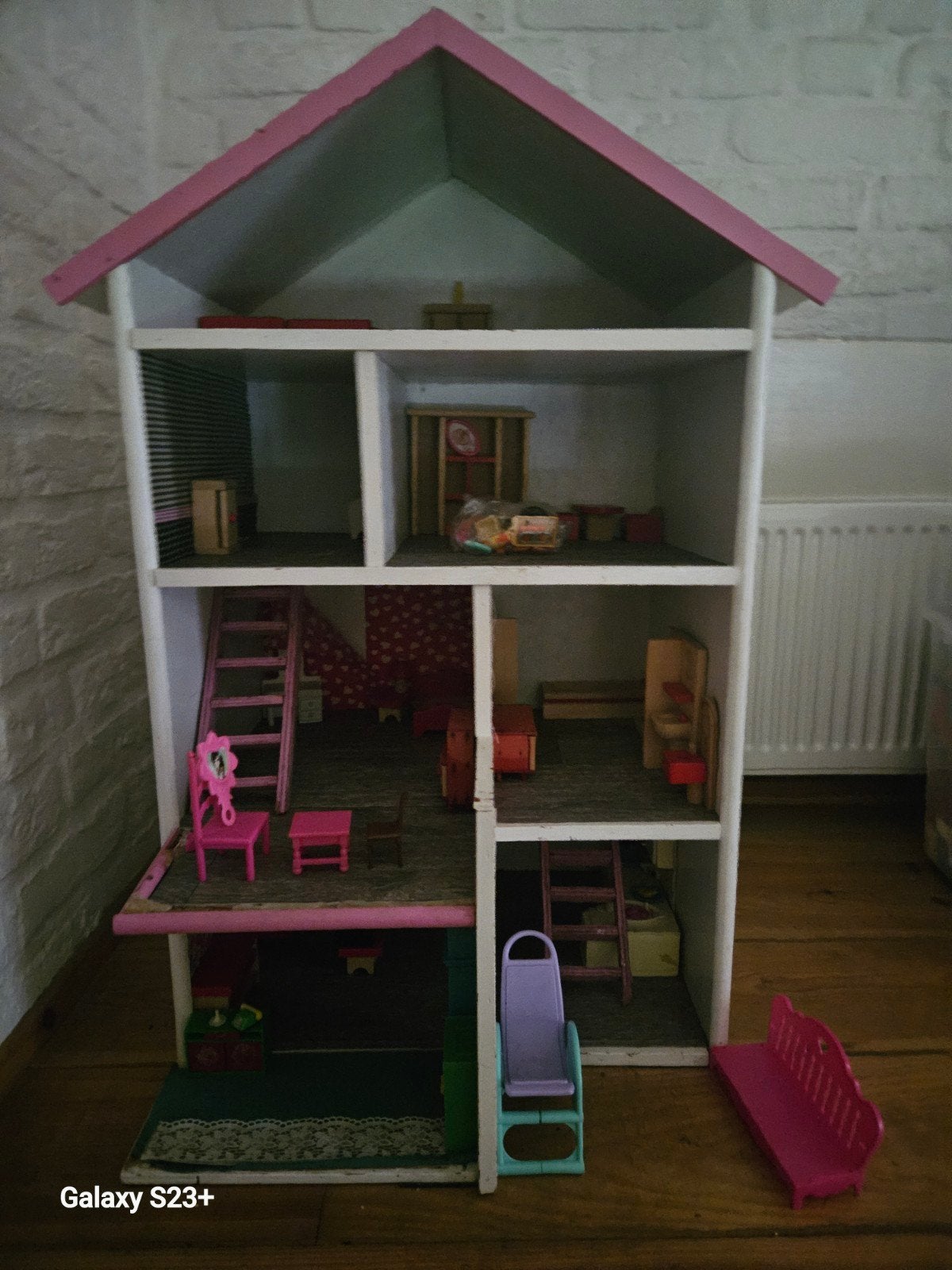 Groot poppenhuis met complete inrichting, Verzamelen, Poppenhuizen en Toebehoren, Ophalen, Gebruikt, Poppenhuis