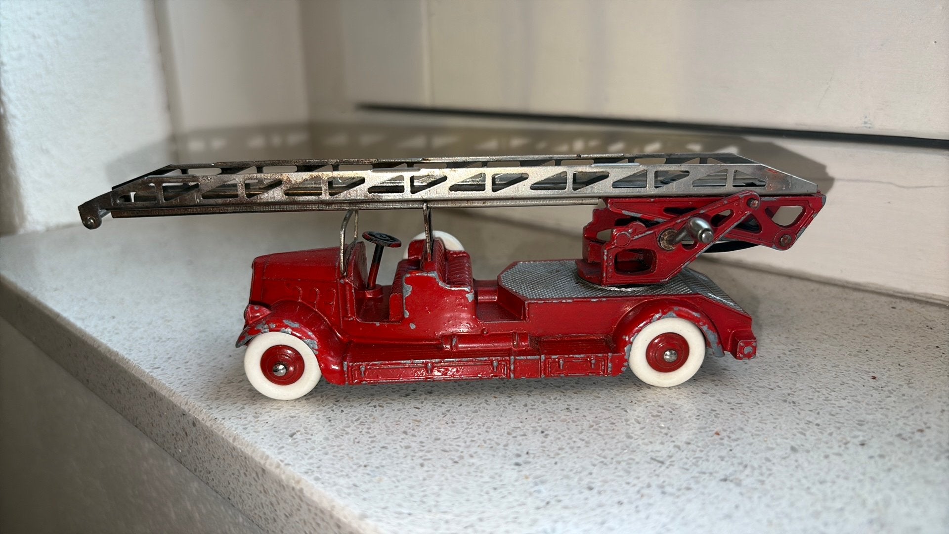 DINKY TOYS BRANDWEER DELAHAYE 32D, Hobby en Vrije tijd, Ophalen of Verzenden, Gebruikt, Auto, Dinky Toys