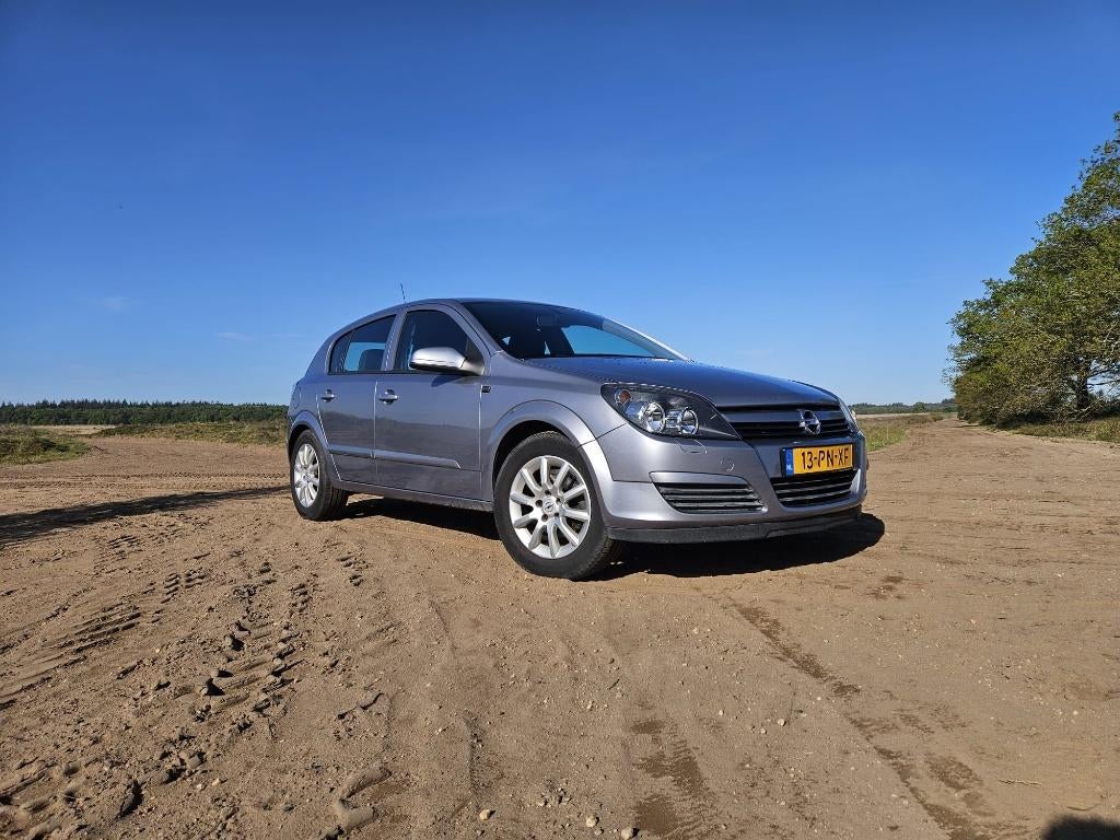 Opel Astra 1.8 16V 5D 2004 Grijs, Auto's, Opel, Particulier, Astra, Benzine, D, Hatchback, Handgeschakeld, Origineel Nederlands