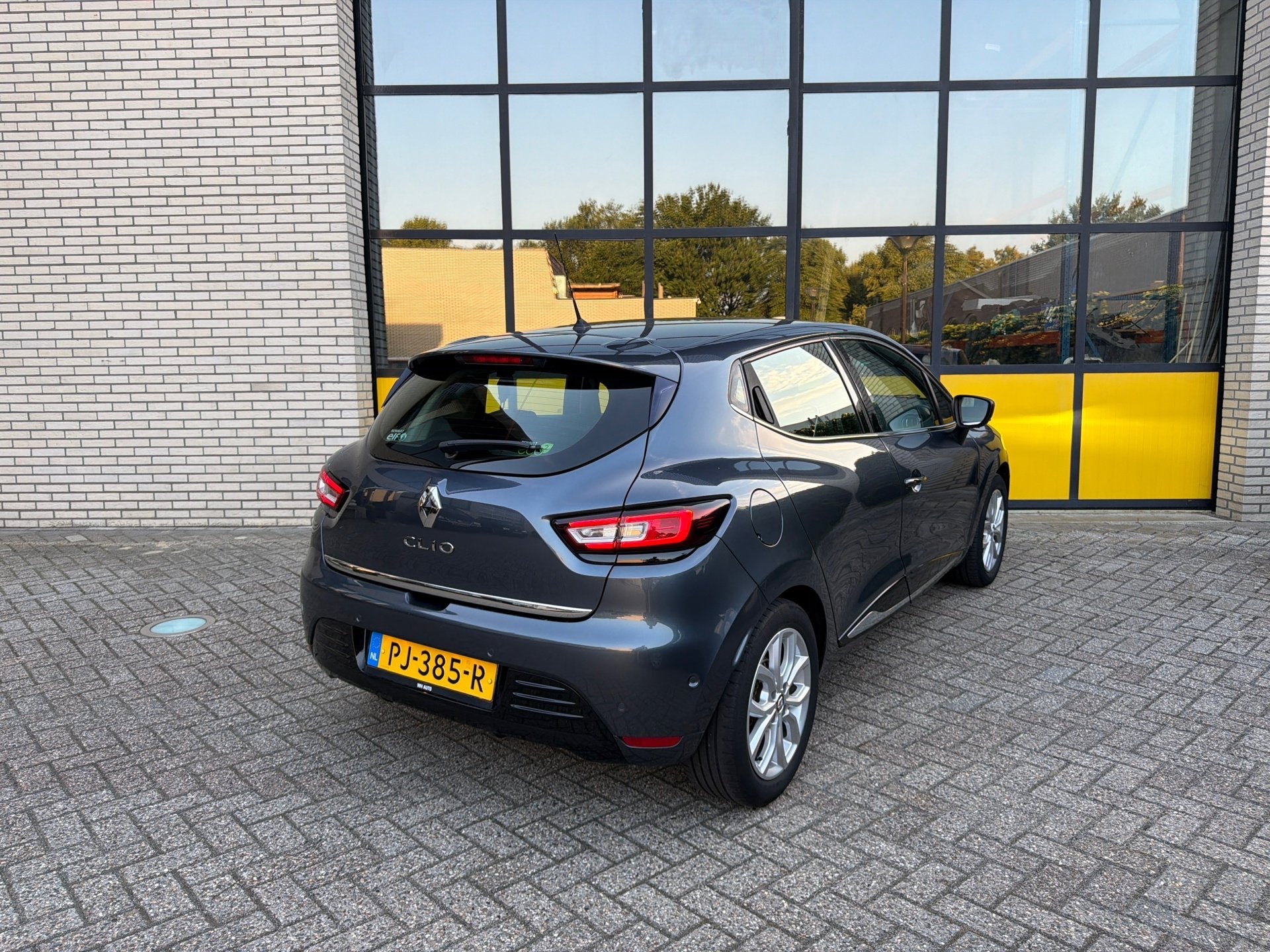 Renault Clio 120PK 4 Cilinder Full Led, Camera, Stoelverwarm, Gebruikt, Leder en Stof, 49 €/maand, Origineel Nederlands
