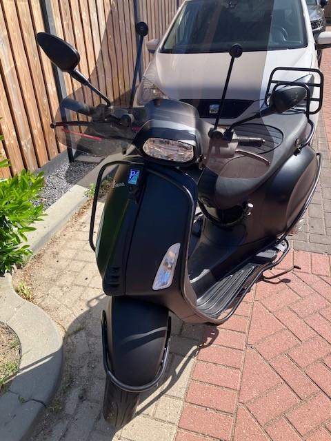 Te koop: Vespa Sprint Notte 2021, Fietsen en Brommers, Snorfietsen en Snorscooters, Ophalen, Gebruikt, Benzine, Vespa