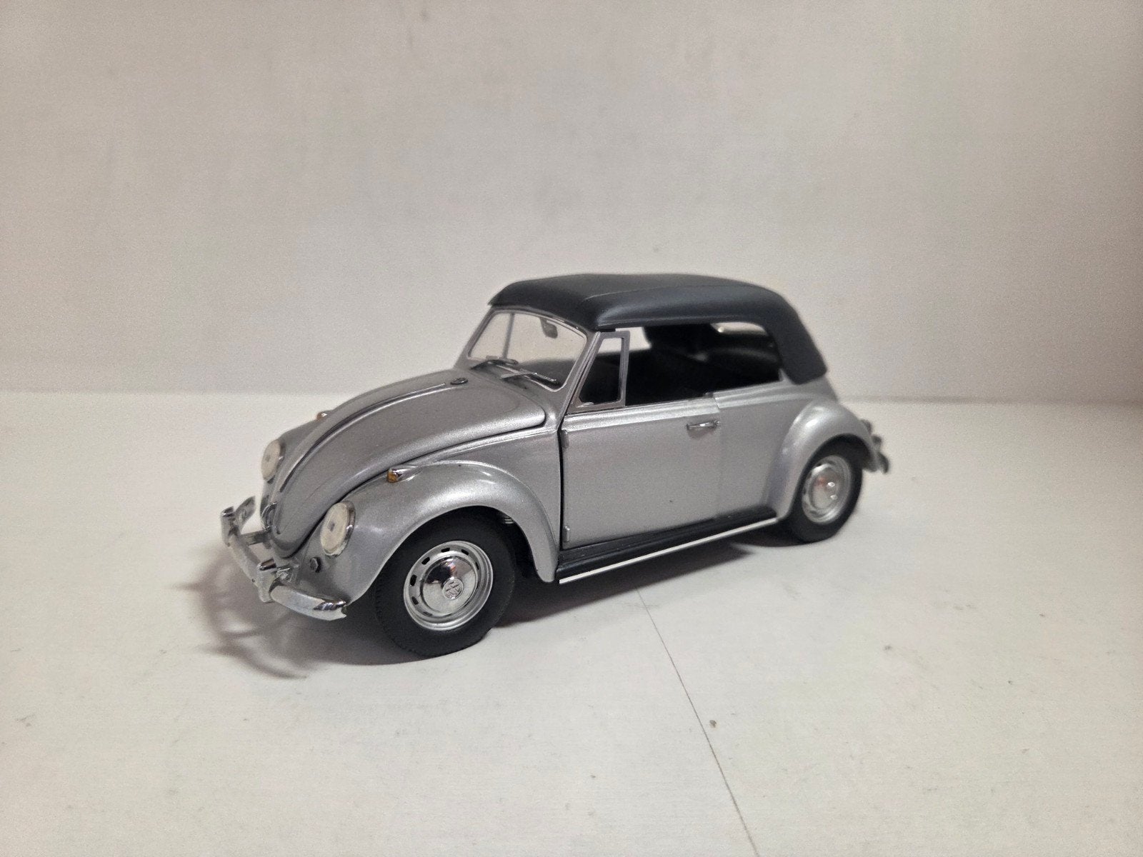 Franklin Mint Volkswagen Kever cabrio 1967 1:24, Overige merken, ., Ophalen of Verzenden, Zo goed als nieuw
