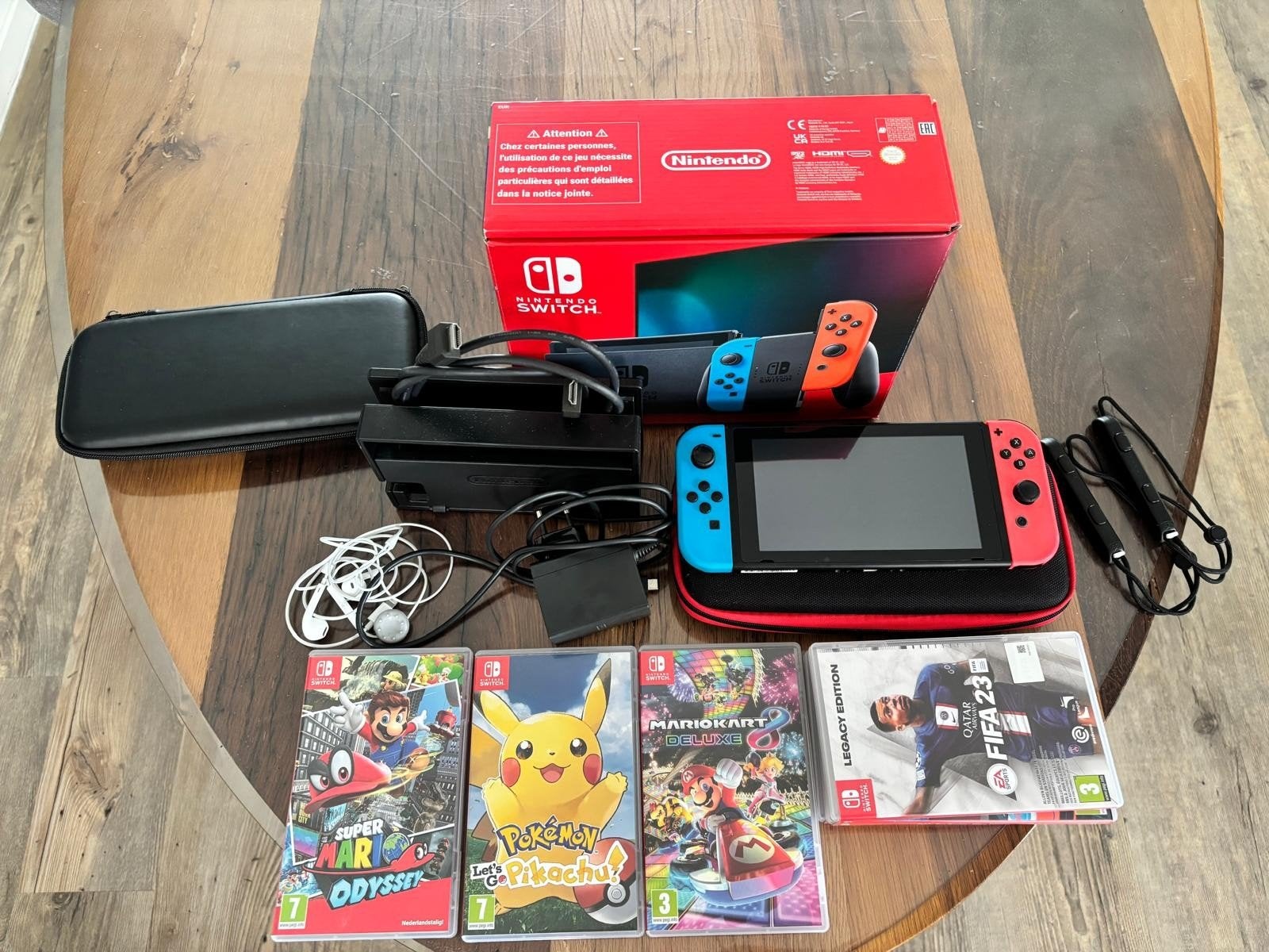 Nintendo Switch met spellen en hoesje, Spelcomputers en Games, Met 2 controllers, Ophalen of Verzenden, Switch Original, Gebruikt