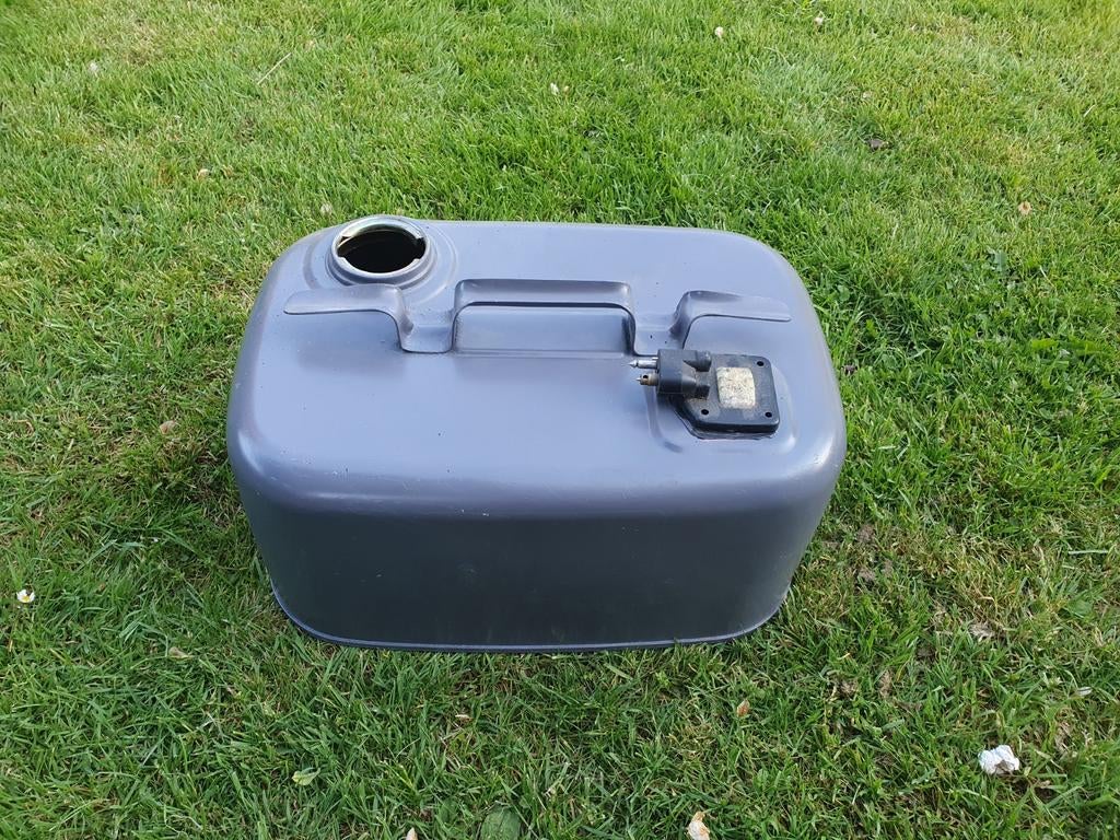 Brandstoftank voor buitenboordmotor. Dop mist., Ophalen of Verzenden, Gebruikt, Motor en Techniek