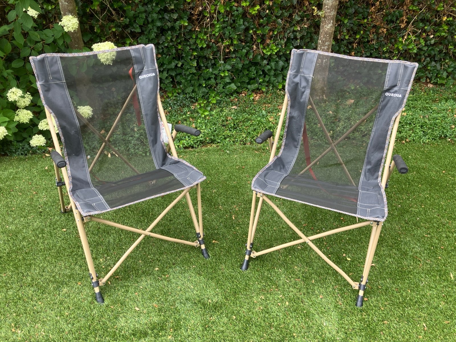 2x Quechua Campingstoel - Comfortabel en Opvouwbaar, Caravans en Kamperen, Kampeermeubelen, Ophalen, Zo goed als nieuw, Campingstoel